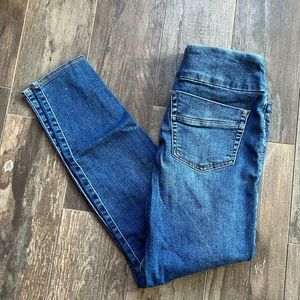 Rock & Republic pull-on jeans
